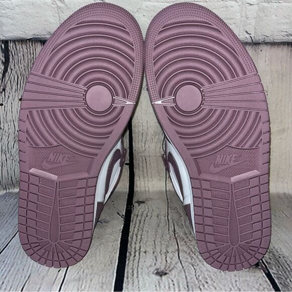 NWT Nike Air Jordan 1 Retro High OG Sneakers Size 10.5 - Picture 8 of 14